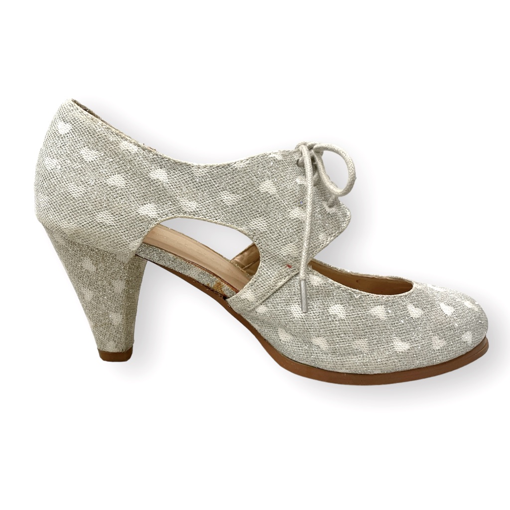 Chase  Chloe Dora 3a Silver Sparkle With Mini Heart Round Toe Heels